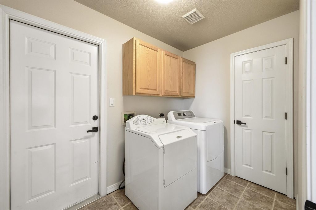 Image 26 of property listing at 8900 Ortega Court NW, Los Ranchos, NM 87114