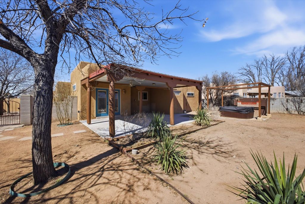Image 35 of property listing at 8900 Ortega Court NW, Los Ranchos, NM 87114