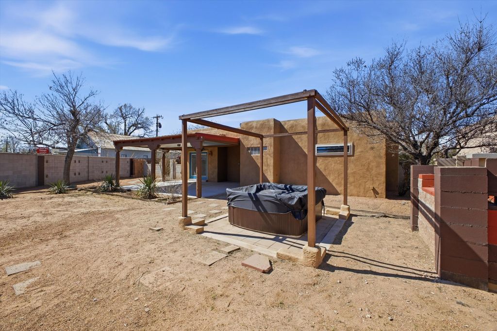Image 37 of property listing at 8900 Ortega Court NW, Los Ranchos, NM 87114
