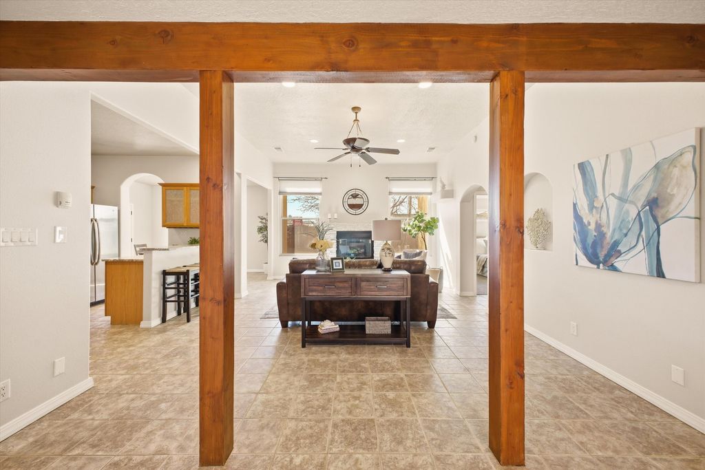 Image 9 of property listing at 8900 Ortega Court NW, Los Ranchos, NM 87114