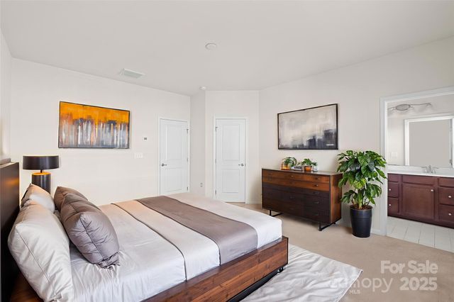 1304 Queen Lyon Court, Charlotte, NC 28205