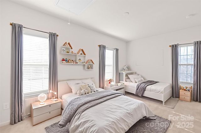 1304 Queen Lyon Court, Charlotte, NC 28205