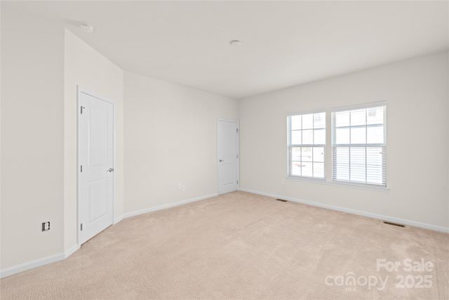 1304 Queen Lyon Court, Charlotte, NC 28205