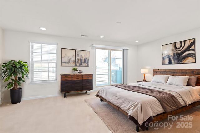 1304 Queen Lyon Court, Charlotte, NC 28205