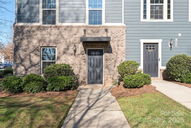 1304 Queen Lyon Court, Charlotte, NC 28205