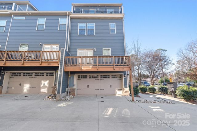 1304 Queen Lyon Court, Charlotte, NC 28205