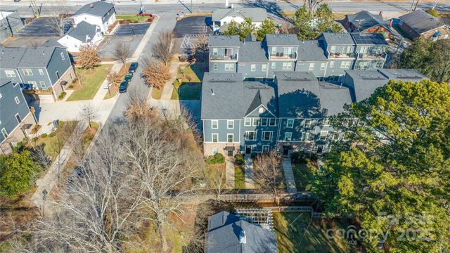 1304 Queen Lyon Court, Charlotte, NC 28205
