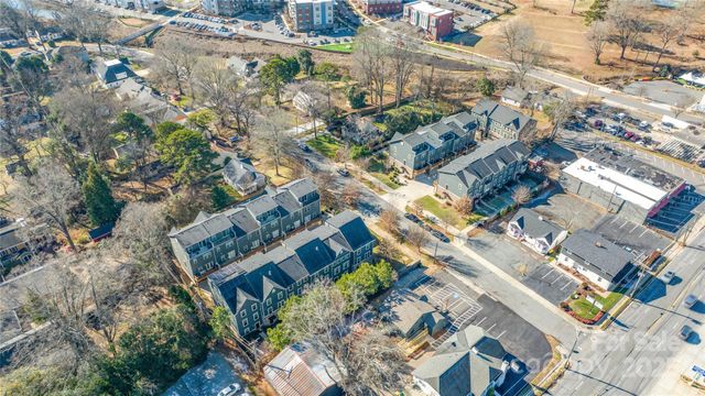 1304 Queen Lyon Court, Charlotte, NC 28205