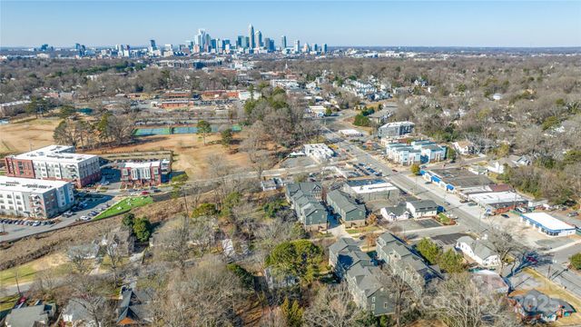 1304 Queen Lyon Court, Charlotte, NC 28205