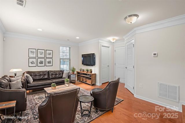 1304 Queen Lyon Court, Charlotte, NC 28205