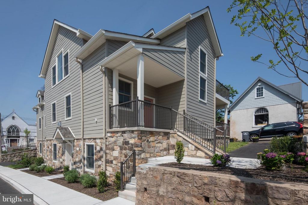 25-N RIDGE AVE #A, Ambler, PA 19002 — exterior