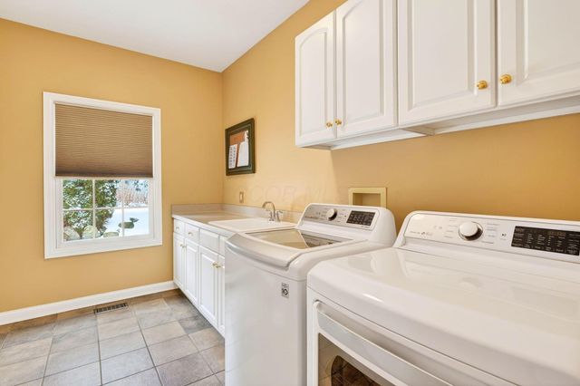 8159 Winchcombe Drive, Dublin, OH 43016