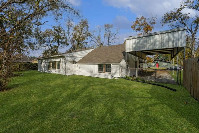 214 E 1st Street, Deer Park, TX 77536