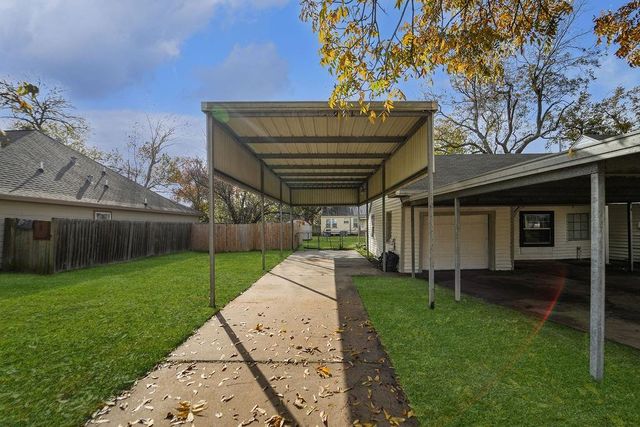 214 E 1st Street, Deer Park, TX 77536