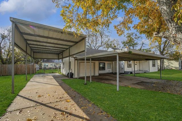 214 E 1st Street, Deer Park, TX 77536