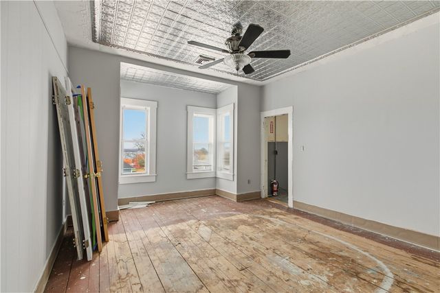 42 Main Road, Tiverton, RI 02878