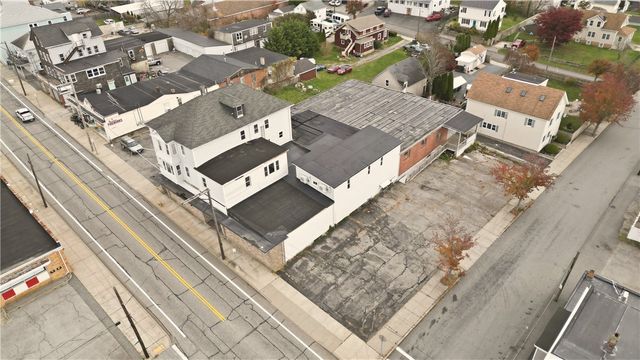 42 Main Road, Tiverton, RI 02878