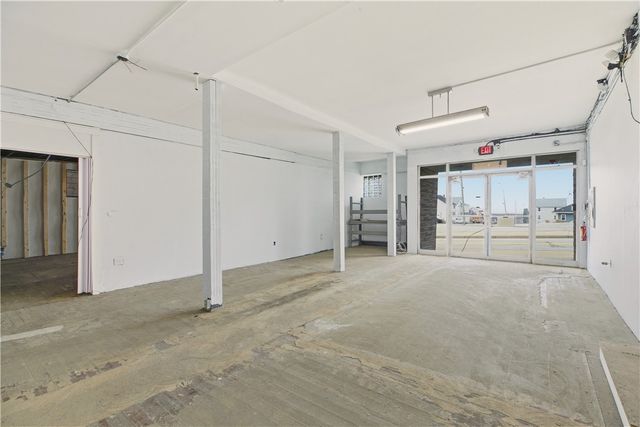 42 Main Road, Tiverton, RI 02878