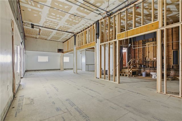 42 Main Road, Tiverton, RI 02878