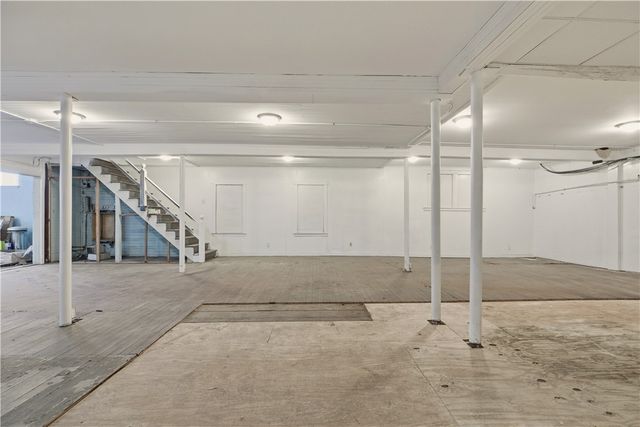 42 Main Road, Tiverton, RI 02878