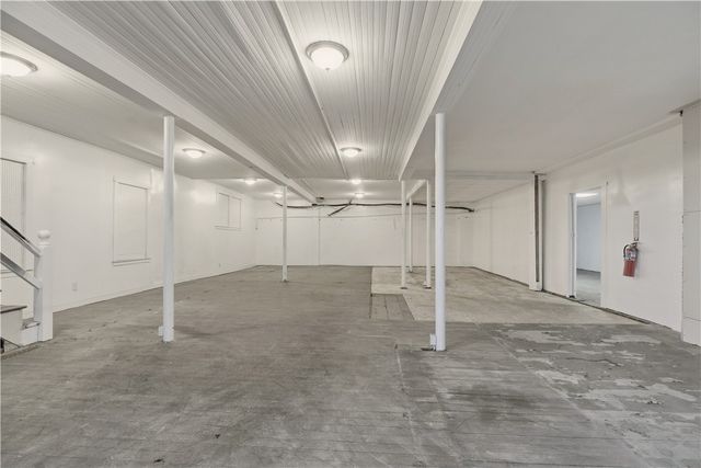 42 Main Road, Tiverton, RI 02878