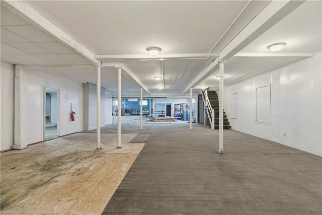 42 Main Road, Tiverton, RI 02878