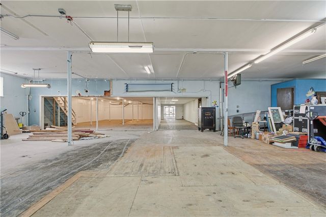 42 Main Road, Tiverton, RI 02878