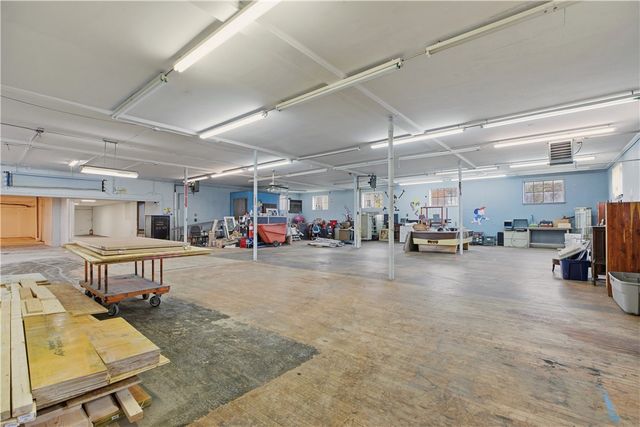 42 Main Road, Tiverton, RI 02878