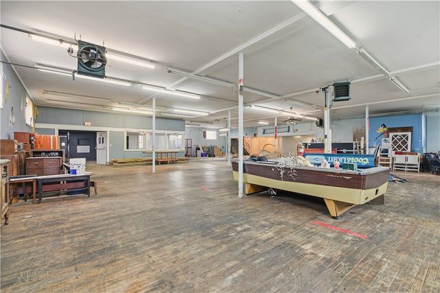 42 Main Road, Tiverton, RI 02878