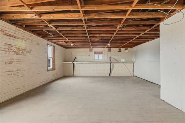 42 Main Road, Tiverton, RI 02878