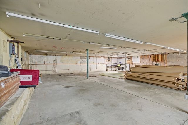 42 Main Road, Tiverton, RI 02878