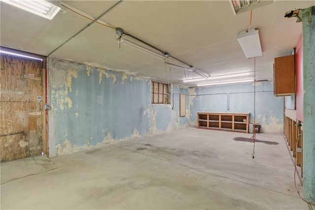 42 Main Road, Tiverton, RI 02878