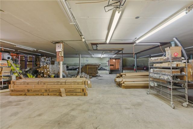 42 Main Road, Tiverton, RI 02878