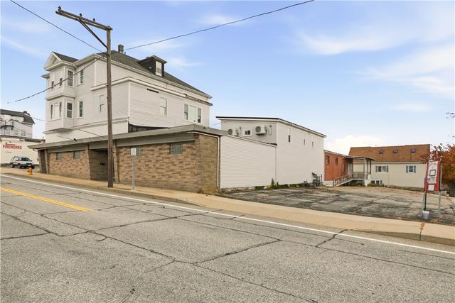 42 Main Road, Tiverton, RI 02878