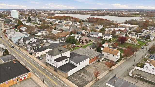 42 Main Road, Tiverton, RI 02878