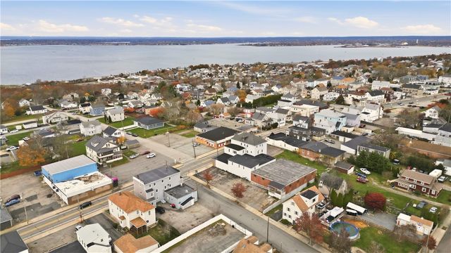 42 Main Road, Tiverton, RI 02878