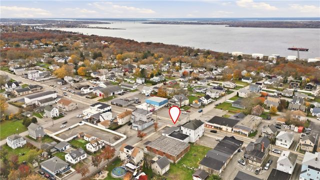 42 Main Road, Tiverton, RI 02878