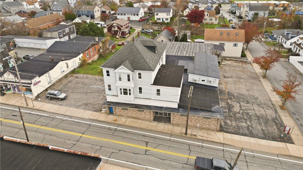 42 Main Road, Tiverton, RI 02878