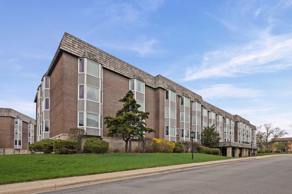 400 Ascot Drive 2L, Park Ridge, IL 60068