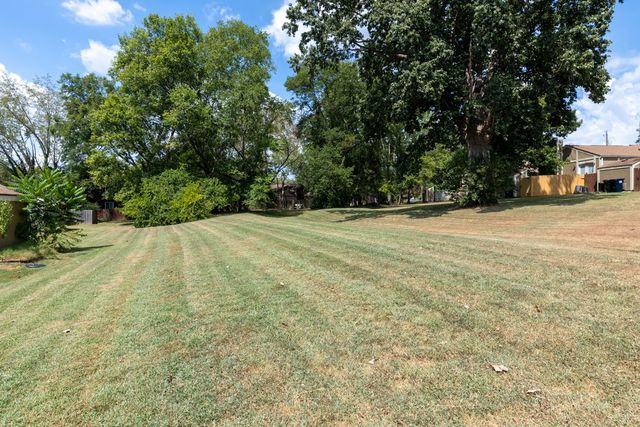 852 Todd Preis Dr, Nashville, TN 37221