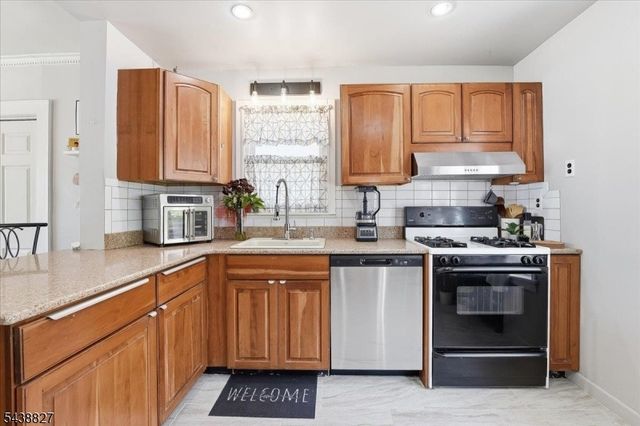 34 Livingston Ave, Kearny Town, NJ 07032