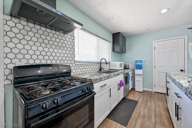 706 Lacy Lane, Las Vegas, NV 89107