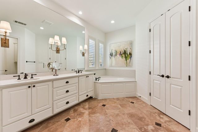 208 Neville Wood CT, Austin, TX 78738