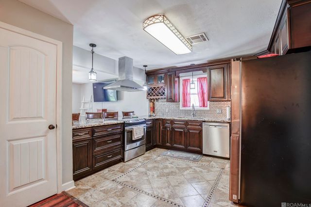 10333 John Savoy Rd, St Amant, LA 70774