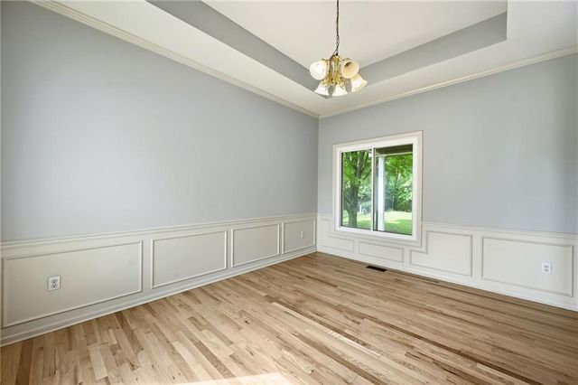2408 S Ponca Avenue, Independence, MO 64057