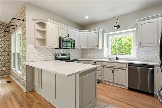 2408 S Ponca Avenue, Independence, MO 64057