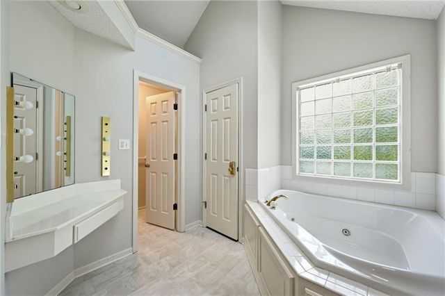 2408 S Ponca Avenue, Independence, MO 64057
