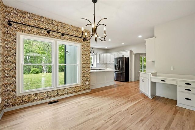 2408 S Ponca Avenue, Independence, MO 64057