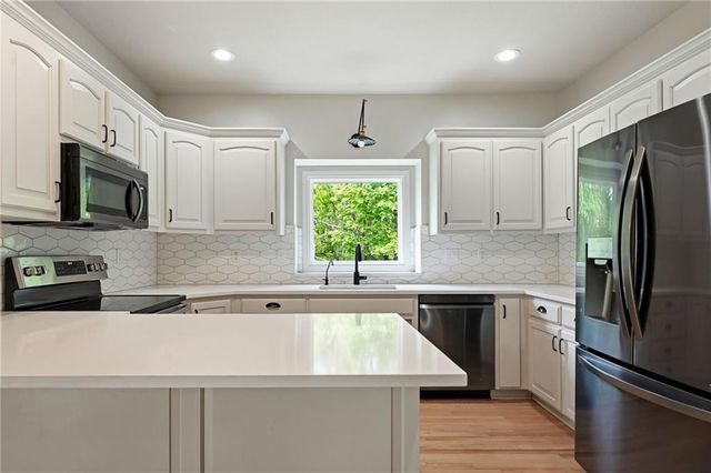 2408 S Ponca Avenue, Independence, MO 64057
