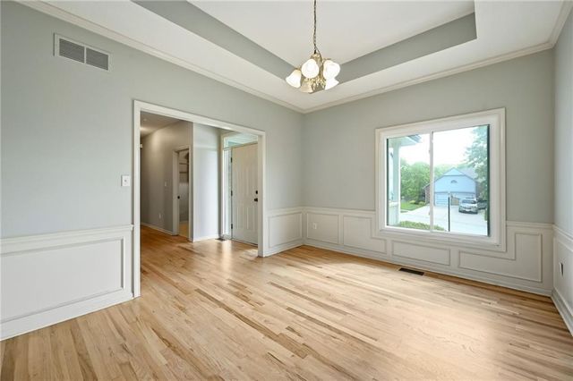 2408 S Ponca Avenue, Independence, MO 64057